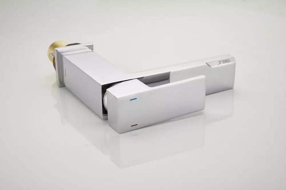 B10613 Смеситель BELZ однорычажный для раковины